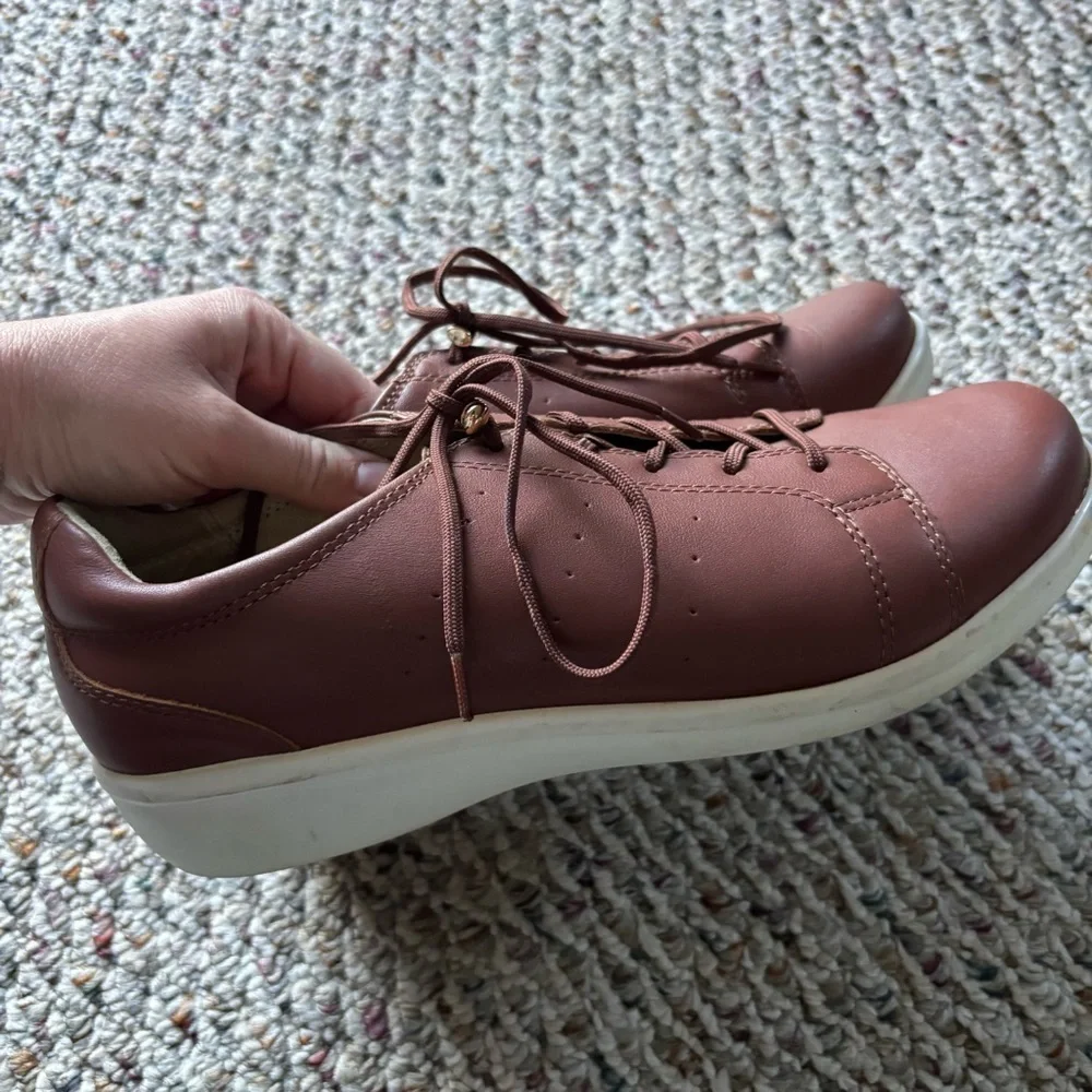 TRAQ by Alegria Shoes Men's Size 40 Low Top Sneakers Brown Cognac Leather Luxury